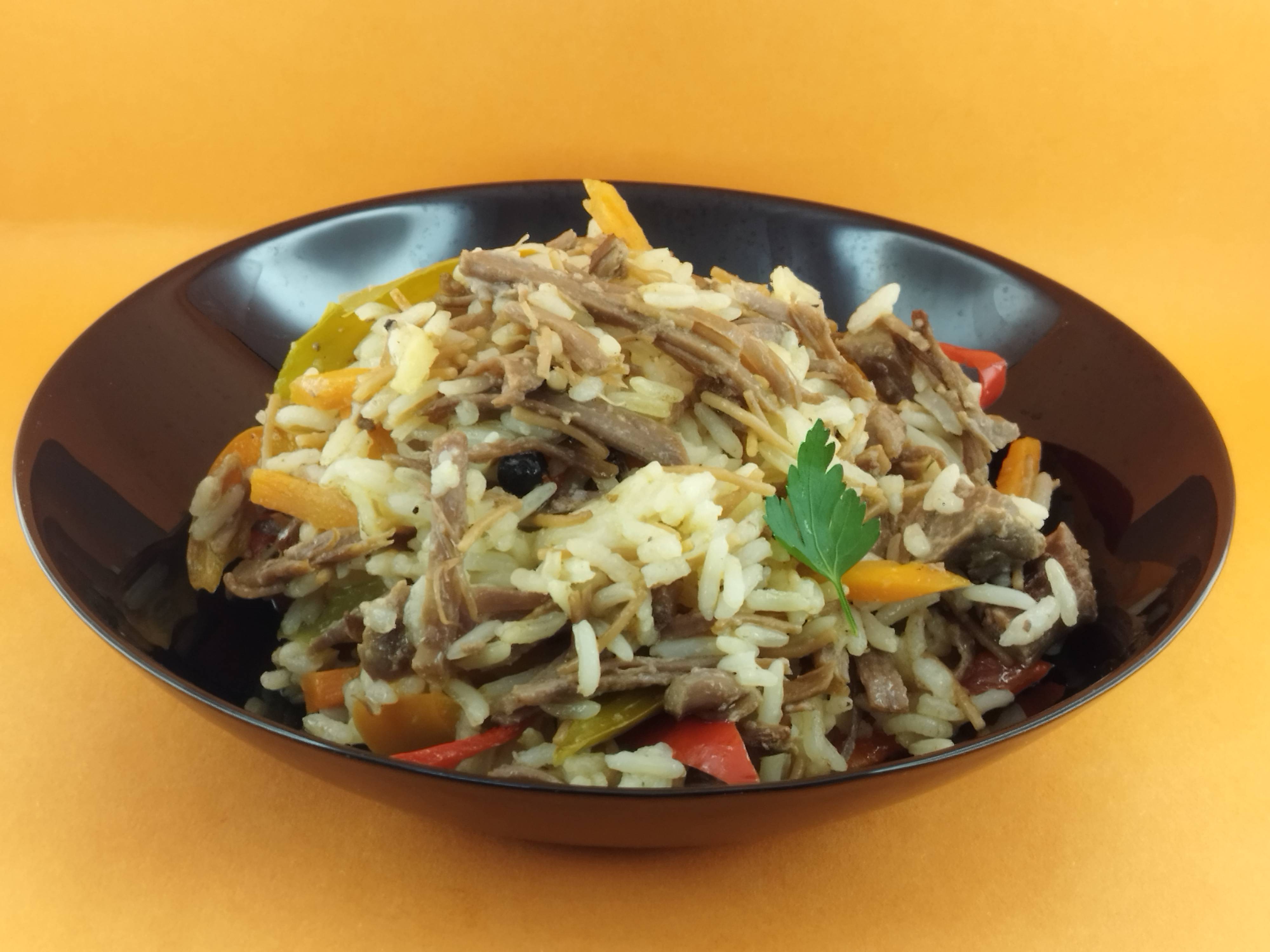 Телешко дърпано с ориз и зеленчуци 